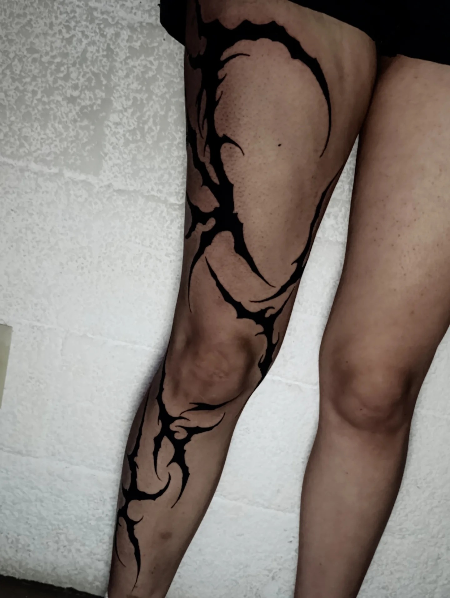 Dark Ornamental Leg Tattoo Tattoo Design
