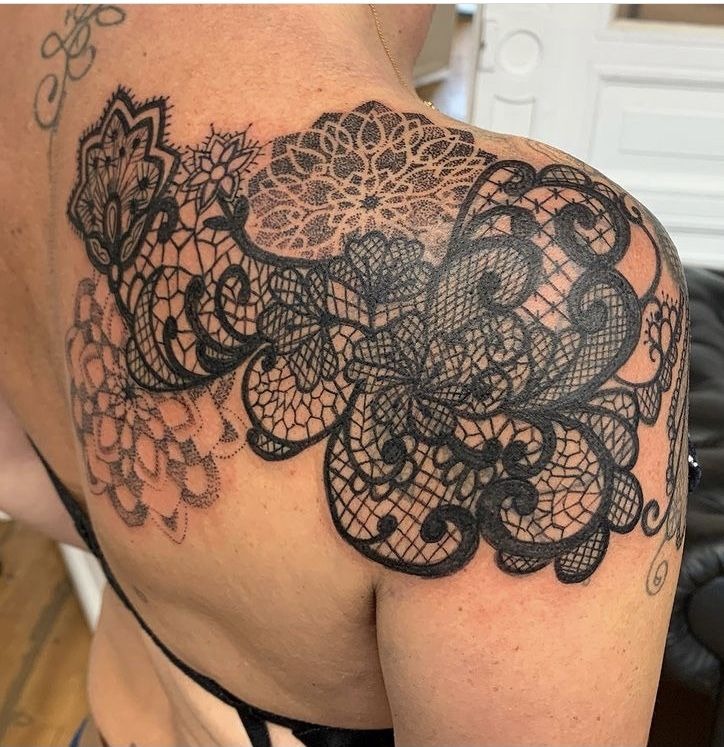 Flowing Lace Side Floral Tattoo Tattoo Design