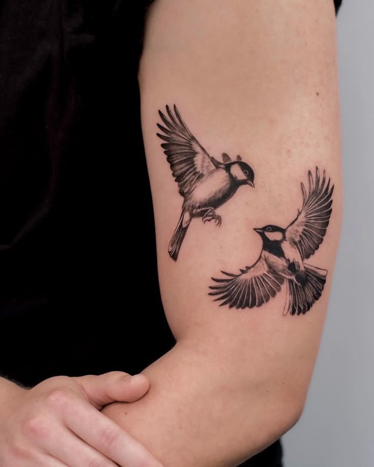 Realistic Sparrow with Gloss Detail Tattoo Design
