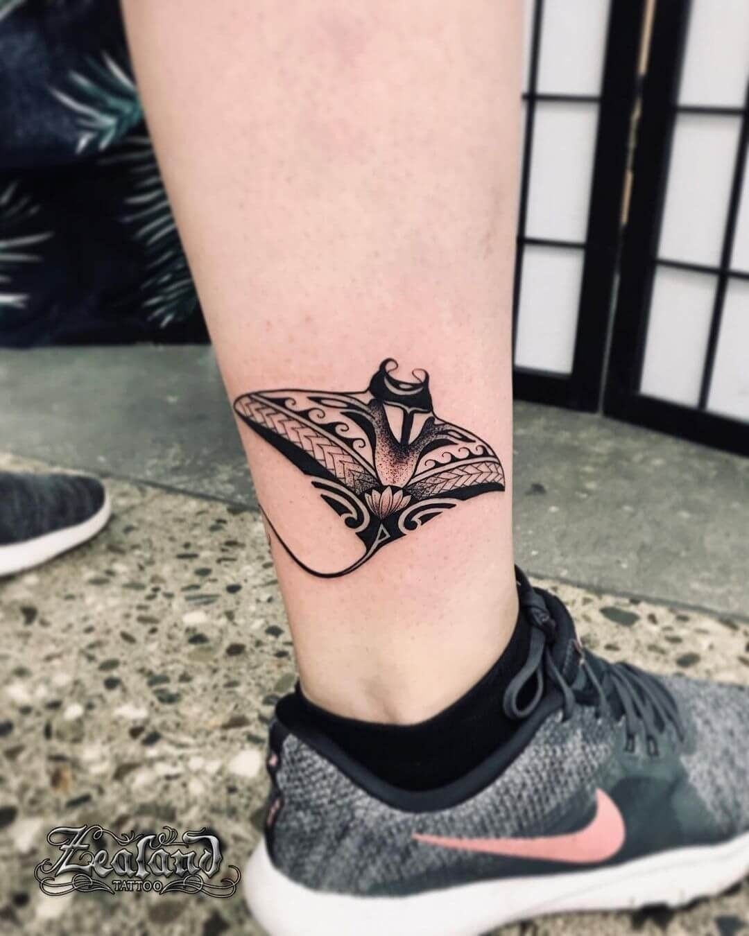 Compact Maori Stingray Calf Tattoo Tattoo Design