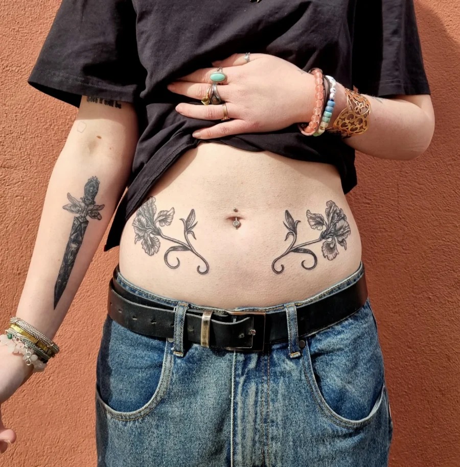 Elegant floral design for a stunning belly tattoo Tattoo Design