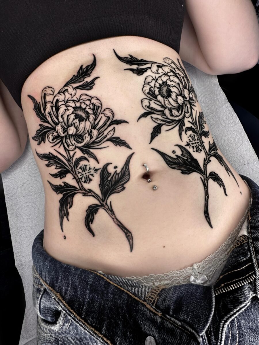 Elegant floral stomach tattoos for a bold statement Tattoo Design