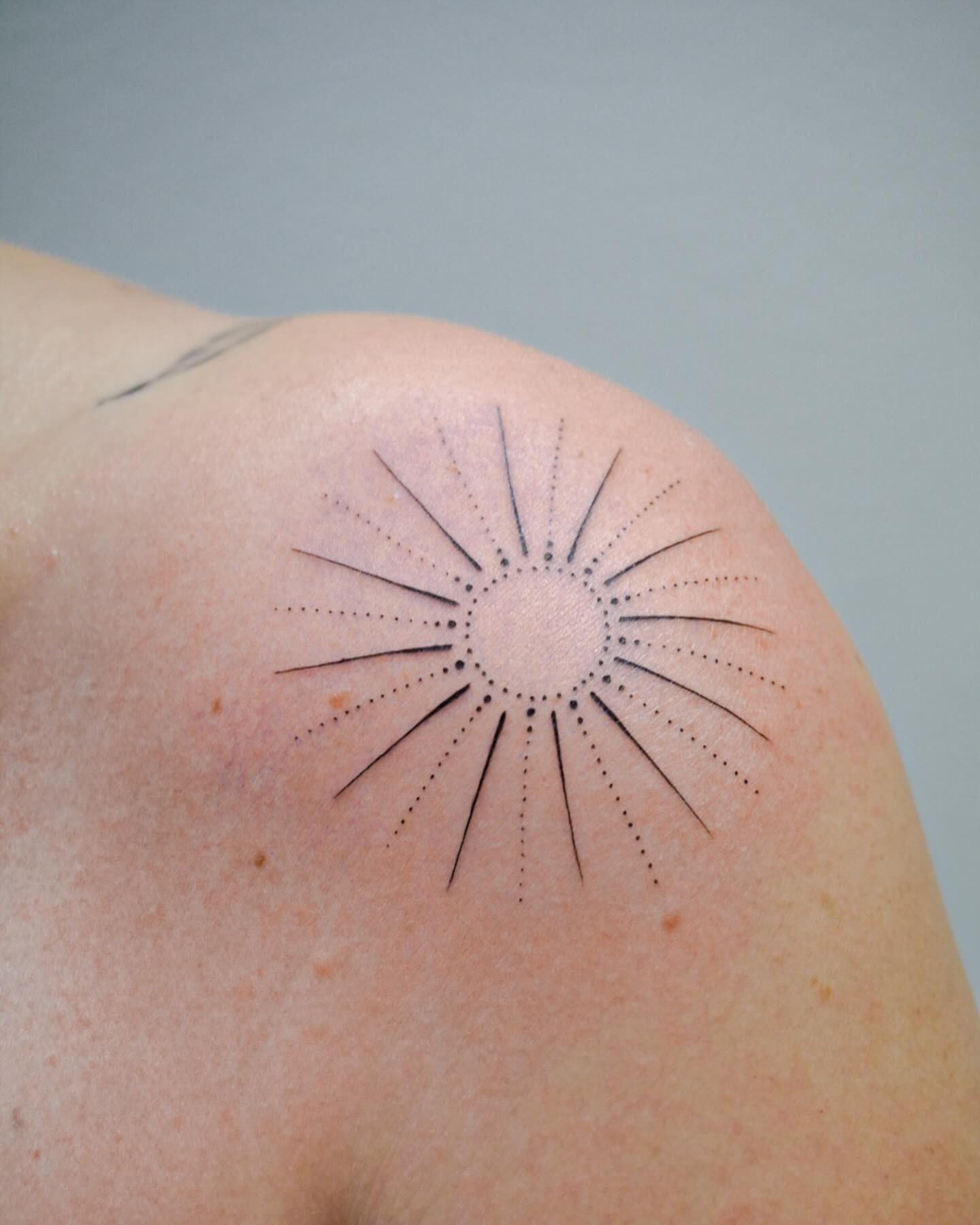 Minimal Radiant Sun Tattoo Tattoo Design
