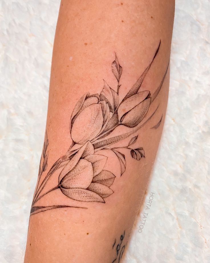 Minimalist Small Tulip Tattoo Tattoo Design