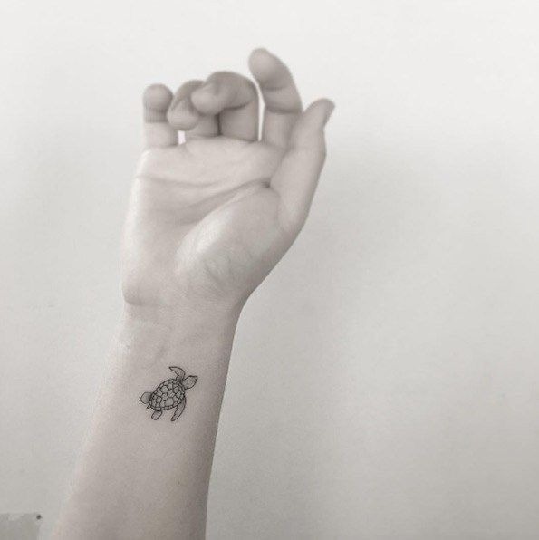 Detailed Sea Turtle on Wrist Turtle Tattoos Tattoo Design