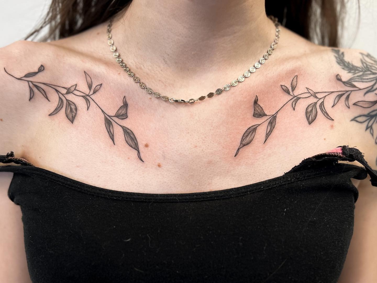 Collarbone Vine Tattoo Tattoo Design