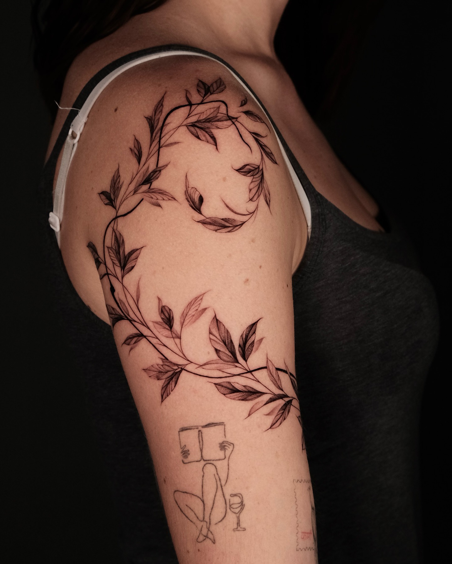 Shoulder Vine Tattoo with Flowing Leaves Tattoo Design