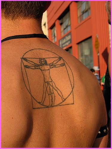 Shoulder Simplicity with the Vitruvian Man Tattoo Design