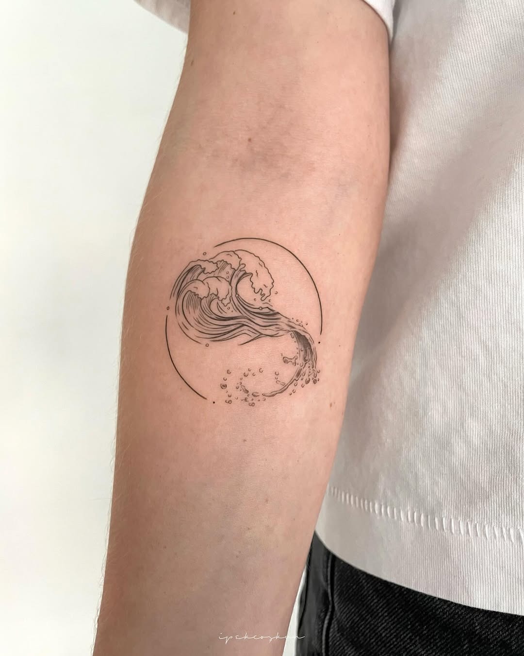 Elegant wave tattoo with minimalist aesthetics Tattoo Design