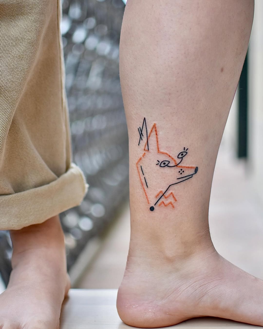 Stylish Minimalist Wolf Tattoo for Modern Aesthetics Tattoo Design