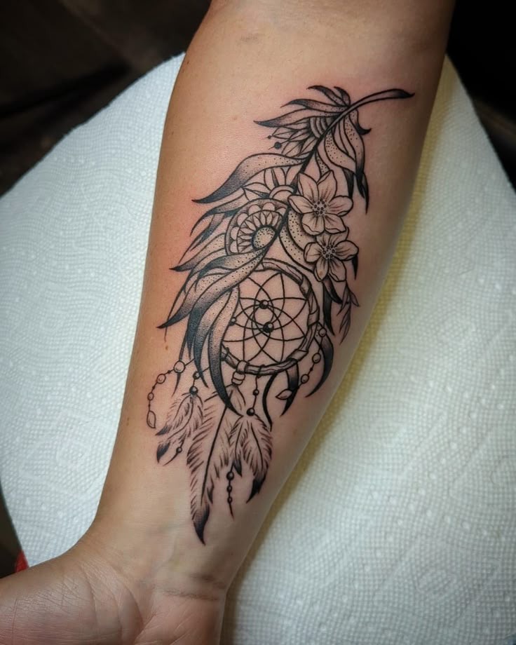 Large Thigh Dream Catcher with Blooms Tattoo Design