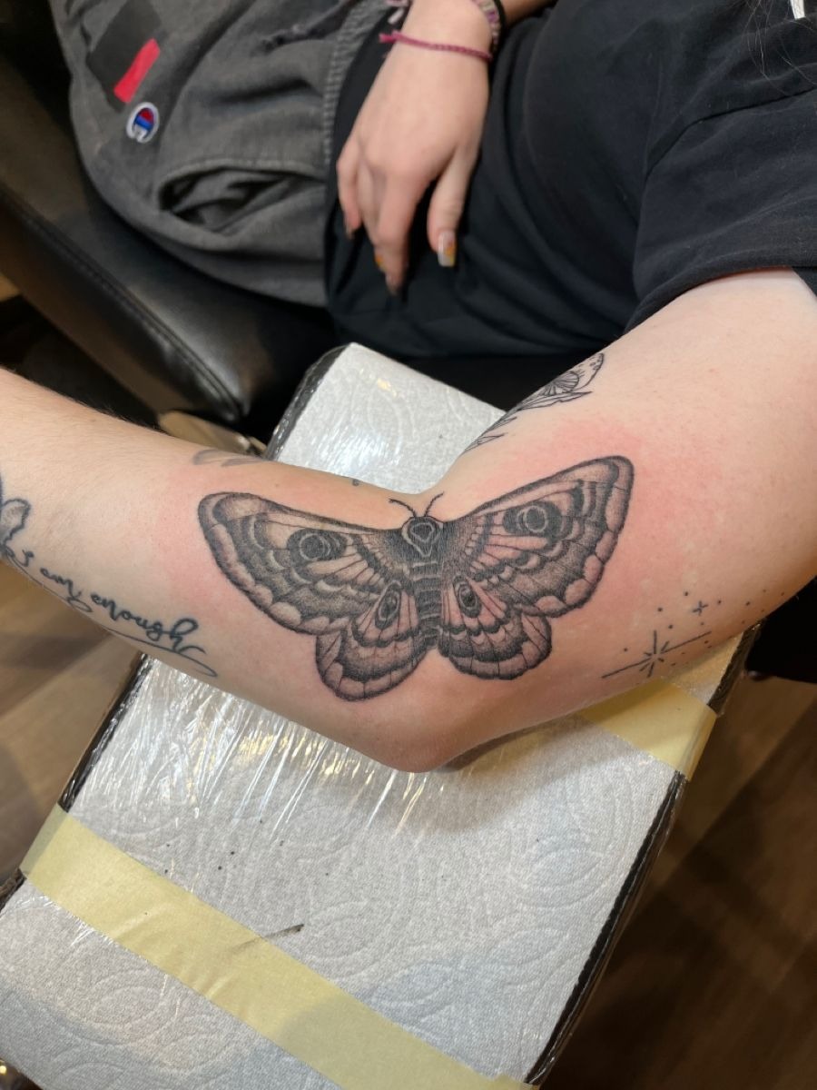 Cracked-Glass Illusion Around the Elbow Point Tattoo Design