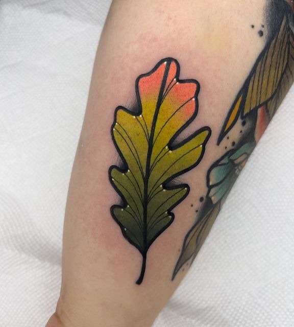 Color-Fade Oak Leaf Tattoo Design