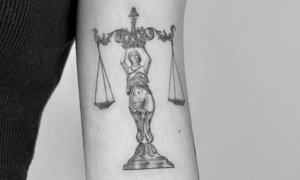 Depicting a classical Lady Justice statue holding scales, this design offers a blend of minimalist and classic styles.