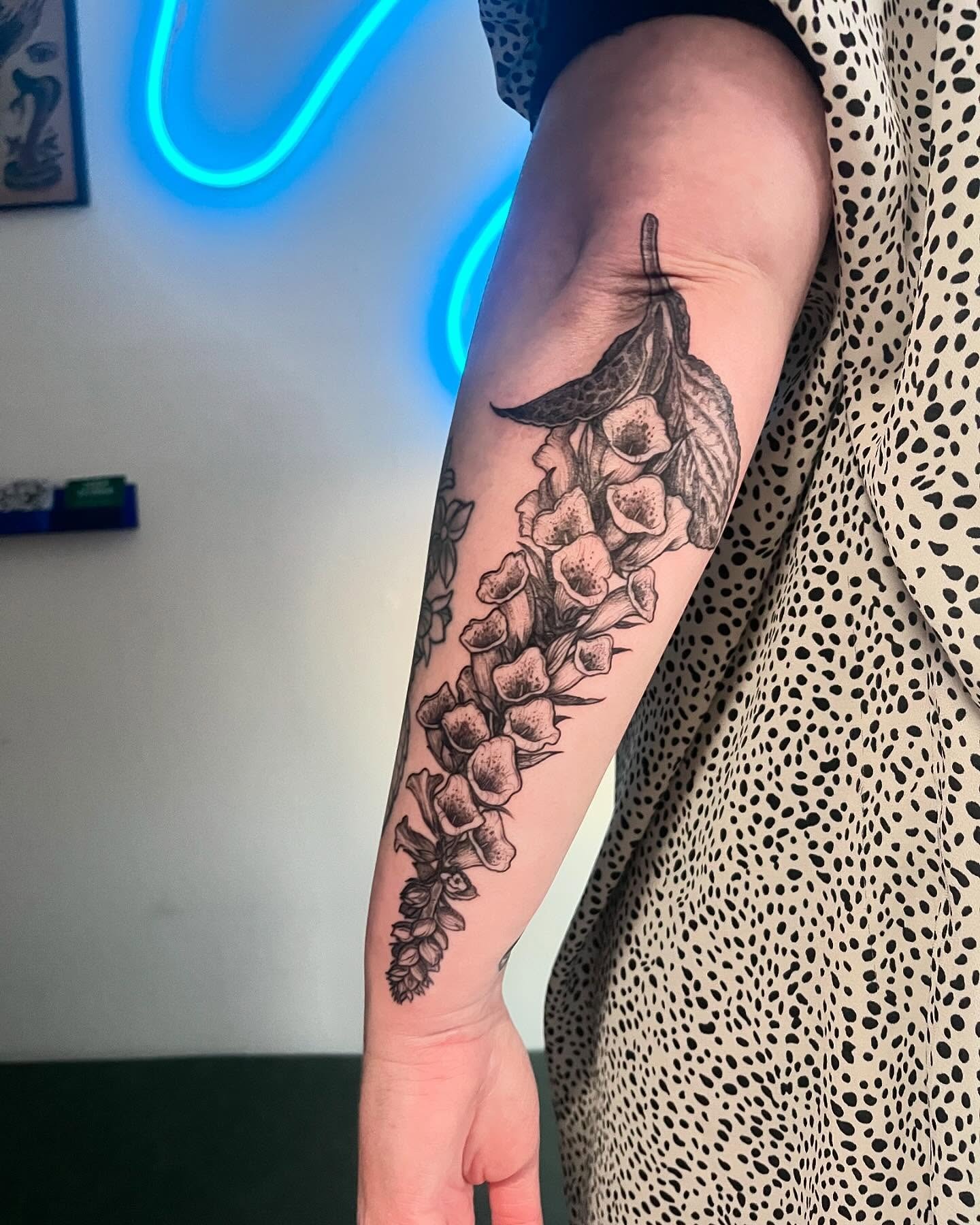 Flowing Leaf Vine Arm Tattoo Tattoo Design