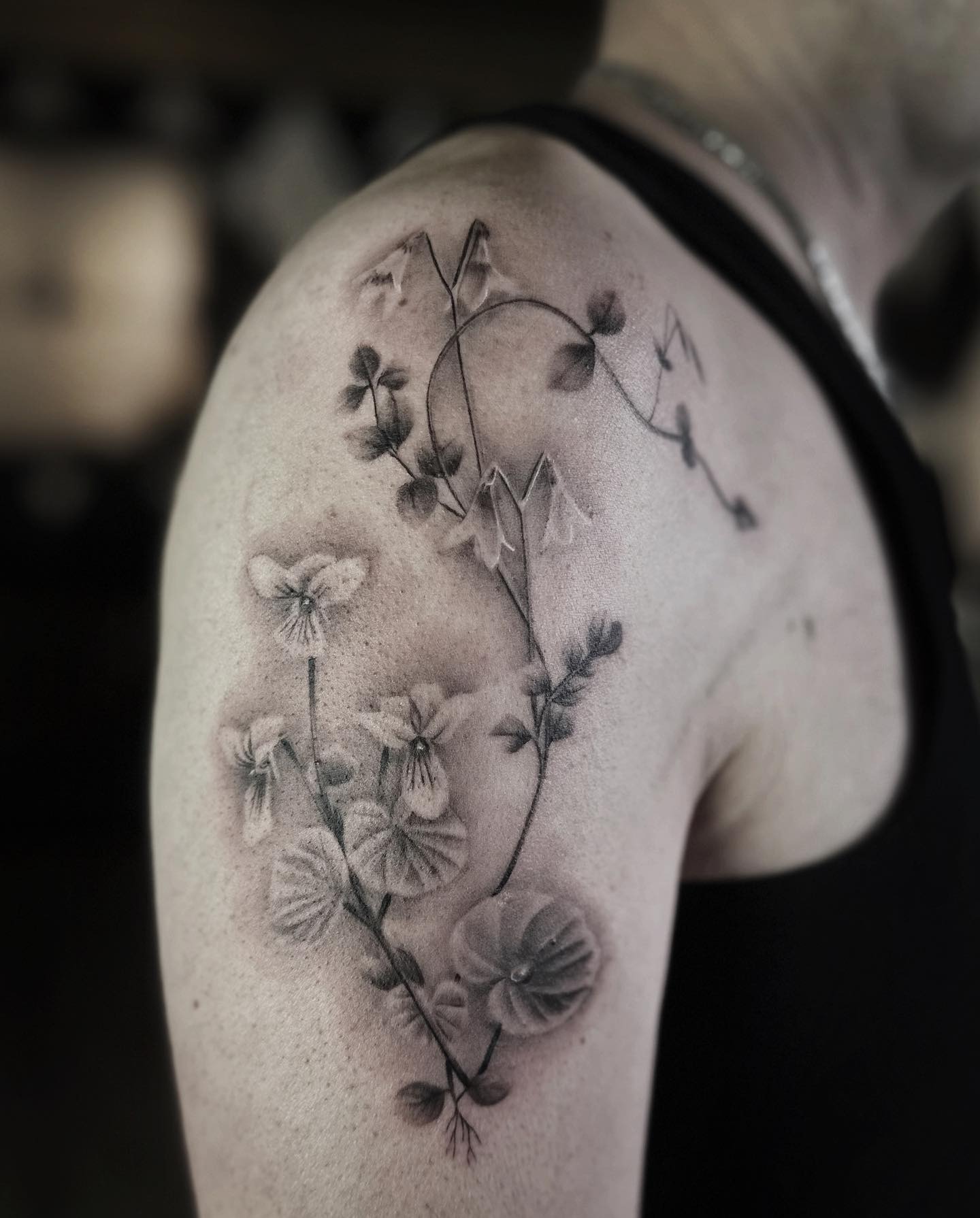 Flowing Vine Shoulder Tattoo Tattoo Design