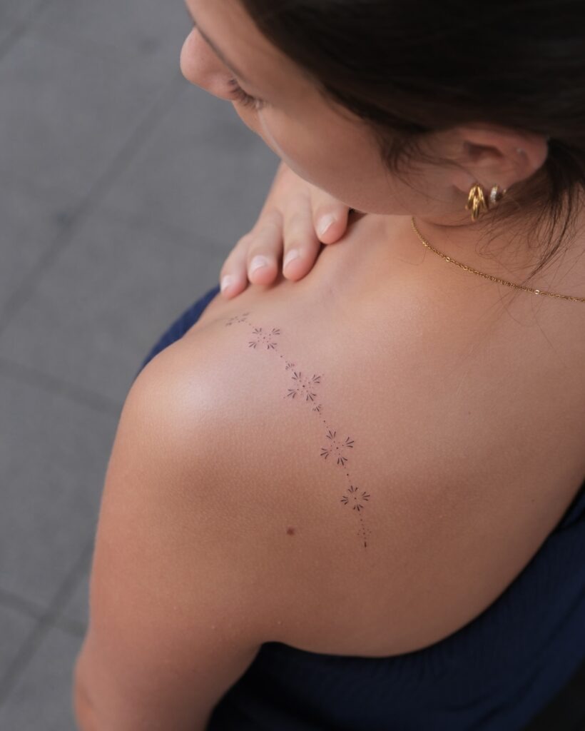 Minimalist Shoulder Curve Tattoo Tattoo Design