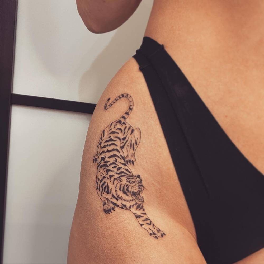 Tiger with Red Roses Thigh Tattoo Tattoo Design
