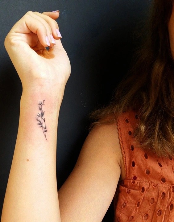 Elegant Wrist Tattoo Tattoo Design