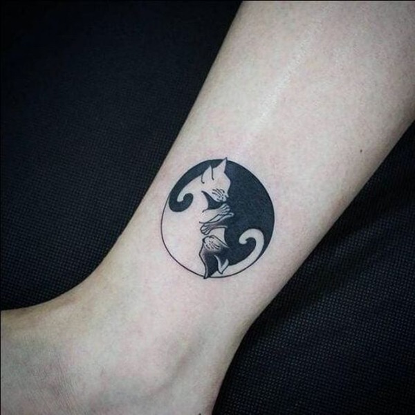 Black & White Yin-Yang Cuddling Cats Tattoo Tattoo Design